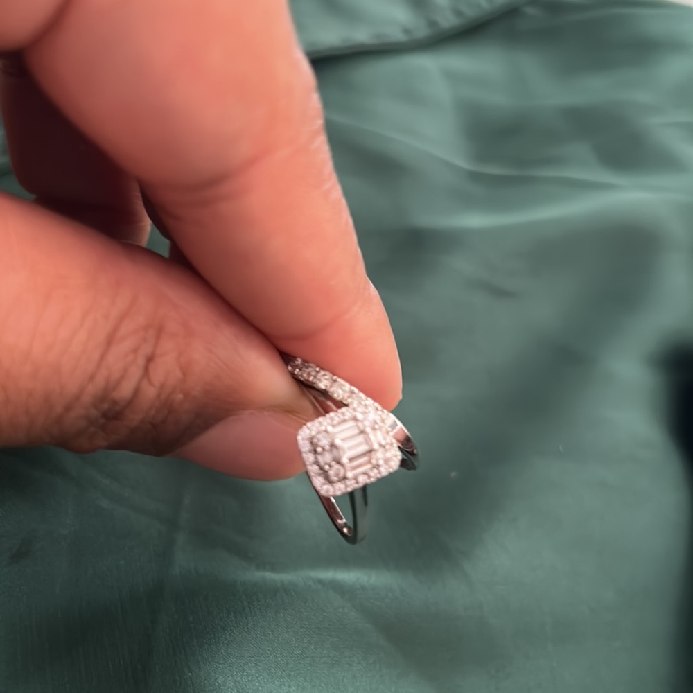 Engagement ring - Picture 4 of 6